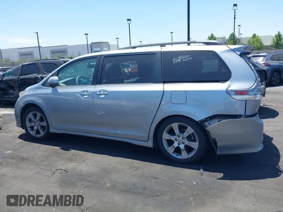 ✅ 2014 Toyota Sienna SE • VIN: 5TDXK3DC8ES417109 • Лот: 42623735. Опубликован ранее на IAAI с пробегом 96 234 миль. Бесплатный доступ к архиву аукционных продаж из США и подробный отчёт об истории автомобиля на DreamBid. Изображение 14.