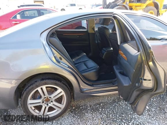 ✅ 2013 Lexus ES 300h • VIN: JTHBW1GGXD2035783 • Lot: 43359517. Listed on IAAI with 158,249 mi. Free auction sales archive from the USA and detailed vehicle history report at DreamBid. Image 8.