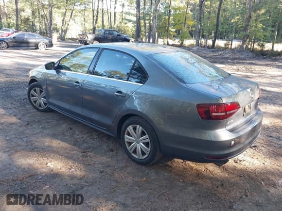 ✅ 2017 Volkswagen Jetta S • VIN: 3VW2B7AJ1HM391765 • Lot: 43474815. Wystawiony na IAAI z przebiegiem 69 751 mil. Bezpłatny archiwum sprzedaży aukcyjnych z USA i szczegółowy raport historii pojazdu na DreamBid. Zdjęcie 3.