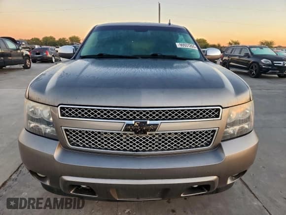 ✅ 2012 Chevrolet Suburban LTZ • VIN: 1GNSKKE73CR272456 • Lot: 90931265. Wystawiony na Copart z przebiegiem 209 547 mil. Bezpłatny archiwum sprzedaży aukcyjnych z USA i szczegółowy raport historii pojazdu na DreamBid. Zdjęcie 5.