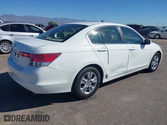 ✅ 2011 Honda Accord SE • VIN: 1HGCP2F67BA011060 • Lot: 43337410. Wystawiony na IAAI z przebiegiem 123 955 mil. Bezpłatny archiwum sprzedaży aukcyjnych z USA i szczegółowy raport historii pojazdu na DreamBid. Zdjęcie 4.