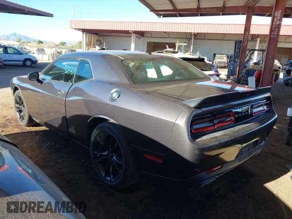 ✅ 2018 Dodge Challenger SXT Plus • VIN: 2C3CDZAG9JH124075 • Lot: 43545187. Wystawiony na IAAI z przebiegiem 114 083 mil. Bezpłatny archiwum sprzedaży aukcyjnych z USA i szczegółowy raport historii pojazdu na DreamBid. Zdjęcie 3.