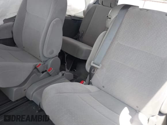 ✅ 2015 Toyota Sienna LE • VIN: 5TDKK3DC4FS575233 • Lot: 43251515. Listed on IAAI with 161,608 mi. Free auction sales archive from the USA and detailed vehicle history report at DreamBid. Image 8.