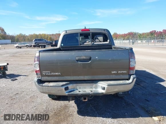 ✅ 2014 Toyota Tacoma • VIN: 5TFLU4ENXEX107441 • Lot: 43569911. Listed on IAAI with 183,301 mi. Free auction sales archive from the USA and detailed vehicle history report at DreamBid. Image 16.