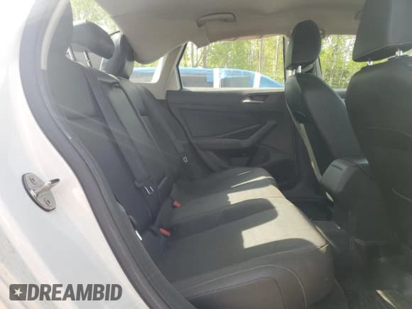 ✅ 2020 Volkswagen Jetta SEL • VIN: 3VWEB7BU3LM021397 • Лот: 57033645. Опубликован ранее на Copart с пробегом 141 288 миль. Бесплатный доступ к архиву аукционных продаж из США и подробный отчёт об истории автомобиля на DreamBid. Изображение 10.