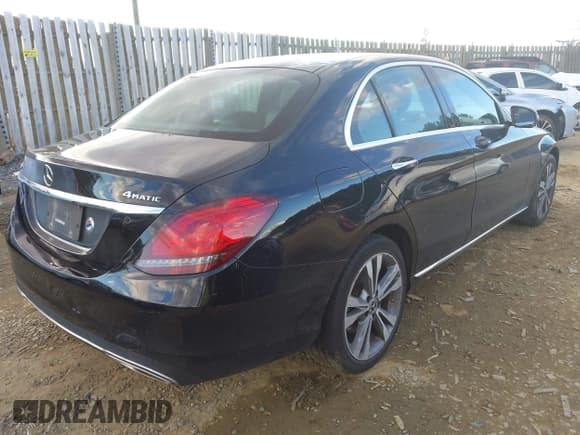 ✅ 2021 Mercedes-Benz C 300 • VIN: W1KWF8EB1MR614659 • Lot: 43711746. Wystawiony na IAAI z przebiegiem 103 924 mil. Bezpłatny archiwum sprzedaży aukcyjnych z USA i szczegółowy raport historii pojazdu na DreamBid. Zdjęcie 4.