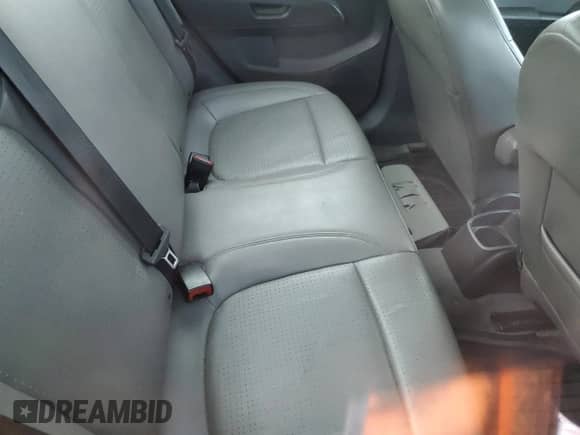 2012 Chevrolet Sonic LTZ z VIN 1G1JE5SBXC4196374, wystawiony jako Copart lot #84453444 z przebiegiem 148 376 mil mil oraz Szkoda całkowita • Salvage title. Historia ofert i sprzedaży dostępna na DreamBid. Obrazek 10.