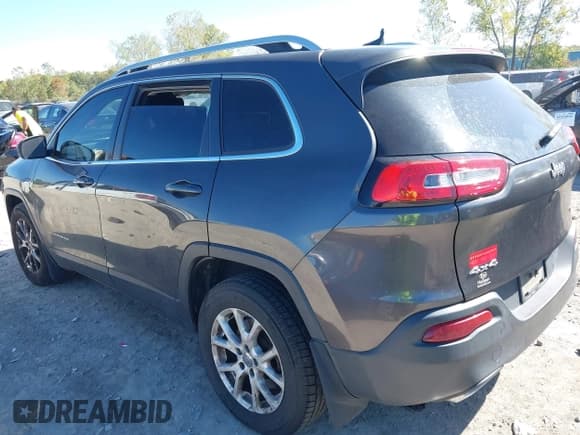 ✅ 2016 Jeep Cherokee Latitude • VIN: 1C4PJMCS8GW331285 • Лот: 43332033. Опубликован ранее на IAAI с пробегом 166 786 миль. Бесплатный доступ к архиву аукционных продаж из США и подробный отчёт об истории автомобиля на DreamBid. Изображение 14.