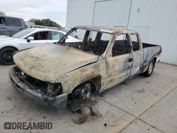 ✅ 2002 Chevrolet Silverado 1500 LS • VIN: 2GCEC19V321430517 • Лот: 92441305. Опубликован ранее на Copart с пробегом Не указан. Бесплатный доступ к архиву аукционных продаж из США и подробный отчёт об истории автомобиля на DreamBid. Изображение 1.