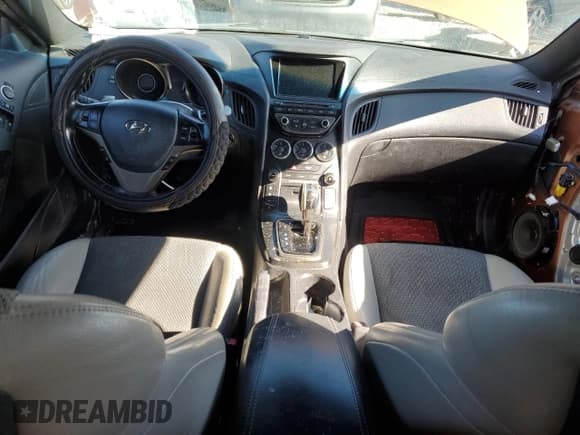 ✅ 2013 Hyundai Genesis Coupe R-Spec • VIN: KMHHT6KD8DU089677 • Lot: 41385235. Wystawiony na Copart z przebiegiem Nie podano. Bezpłatny archiwum sprzedaży aukcyjnych z USA i szczegółowy raport historii pojazdu na DreamBid. Zdjęcie 8.