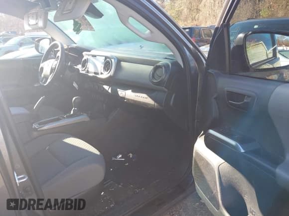 ✅ 2021 Toyota Tacoma SR • VIN: 3TYRX5GN1MT032707 • Lot: 41084101. Listed on IAAI with 39,040 mi. Free auction sales archive from the USA and detailed vehicle history report at DreamBid. Image 5.