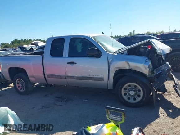 ✅ 2011 Chevrolet Silverado 1500 LS • VIN: 1GCRCREA3BZ165902 • Lot: 43613500. Listed on IAAI with Not provided. Free auction sales archive from the USA and detailed vehicle history report at DreamBid. Image 12.