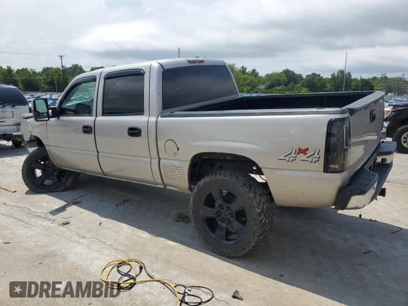 ✅ 2005 Chevrolet Silverado 1500 Z71 • VIN: 2GCEK13T051249034 • Лот: 65380264. Опубликован ранее на Copart с пробегом 270 516 миль. Бесплатный доступ к архиву аукционных продаж из США и подробный отчёт об истории автомобиля на DreamBid. Изображение 2.