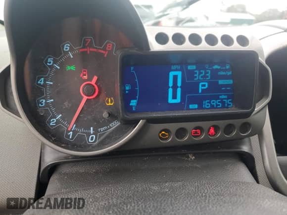 2015 Chevrolet Sonic LT z VIN 1G1JC5SHXF4103013, wystawiony jako Copart lot #71414114 z przebiegiem 169 575 mil mil oraz Szkoda całkowita • Salvage title. Historia ofert i sprzedaży dostępna na DreamBid. Obrazek 9.