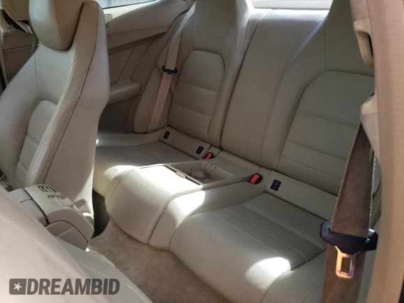 ✅ 2014 Mercedes-Benz C 350 • VIN: WDDGJ8JB7EG258188 • Лот: 82413005. Опубликован ранее на Copart с пробегом 113 391 миль. Бесплатный доступ к архиву аукционных продаж из США и подробный отчёт об истории автомобиля на DreamBid. Изображение 10.