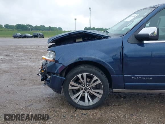 ✅ 2015 Ford Expedition Max Platinum • VIN: 1FMJK1MT7FEF36847 • Lot: 42366852. Listed on IAAI with 153,552 mi. Free auction sales archive from the USA and detailed vehicle history report at DreamBid. Image 6.