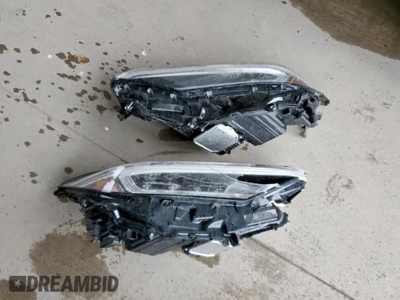 ✅ 2023 Subaru Solterra Limited • VIN: JTMABABA9PA042388 • Лот: 69316635. Опубликован ранее на Copart с пробегом 22 522 миль. Бесплатный доступ к архиву аукционных продаж из США и подробный отчёт об истории автомобиля на DreamBid. Изображение 13.