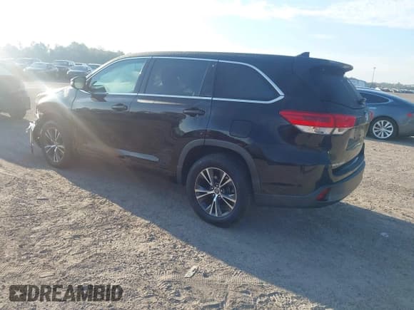✅ 2018 Toyota Highlander LE • VIN: 5TDZZRFH9JS240550 • Lot: 43244693. Listed on IAAI with 119,860 mi. Free auction sales archive from the USA and detailed vehicle history report at DreamBid. Image 3.