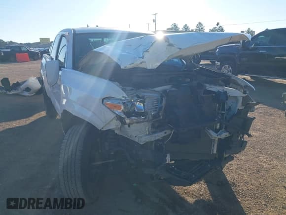 ✅ 2017 Toyota Tacoma SR • VIN: 5TFRX5GN8HX081639 • Lot: 43474613. Listed on IAAI with 51,646 mi. Free auction sales archive from the USA and detailed vehicle history report at DreamBid. Image 6.