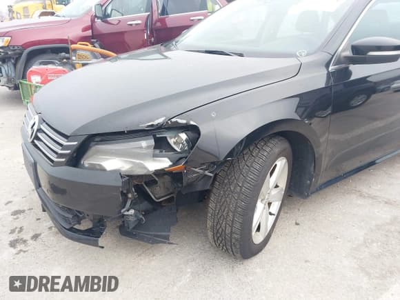 ✅ 2013 Volkswagen Passat SE • VIN: 1VWBP7A36DC073252 • Lot: 43928171. Wystawiony na IAAI z przebiegiem 113 584 mil. Bezpłatny archiwum sprzedaży aukcyjnych z USA i szczegółowy raport historii pojazdu na DreamBid. Zdjęcie 6.