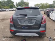 ✅ 2018 Buick Encore Preferred • VIN: KL4CJASB4JB625497 • Lot: 43161908. Wystawiony na IAAI z przebiegiem 79 181 mil. Bezpłatny archiwum sprzedaży aukcyjnych z USA i szczegółowy raport historii pojazdu na DreamBid. Zdjęcie 16.
