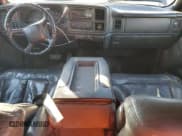 ✅ 2002 Chevrolet Silverado 2500HD LT • VIN: 1GCHK23U62F193911 • Lot: 87440435. Wystawiony na Copart z przebiegiem 183 509 mil. Bezpłatny archiwum sprzedaży aukcyjnych z USA i szczegółowy raport historii pojazdu na DreamBid. Zdjęcie 8.