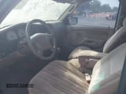 ✅ 2001 Toyota Tacoma • VIN: 5TEWM72N41Z773216 • Lot: 42424147. Wystawiony na IAAI z przebiegiem 266 636 mil. Bezpłatny archiwum sprzedaży aukcyjnych z USA i szczegółowy raport historii pojazdu na DreamBid. Zdjęcie 5.