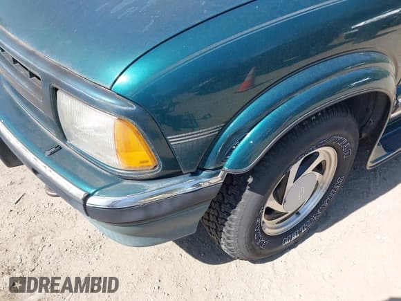 ✅ 1997 Chevrolet Blazer LS • VIN: 1GNDT13WXV2175468 • Lot: 42081531. Wystawiony na IAAI z przebiegiem 148 858 mil. Bezpłatny archiwum sprzedaży aukcyjnych z USA i szczegółowy raport historii pojazdu na DreamBid. Zdjęcie 6.