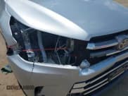 ✅ 2019 Toyota Highlander SE • VIN: 5TDJZRFH4KS597195 • Lot: 42871279. Listed on IAAI with 111,782 mi. Free auction sales archive from the USA and detailed vehicle history report at DreamBid. Image 6.