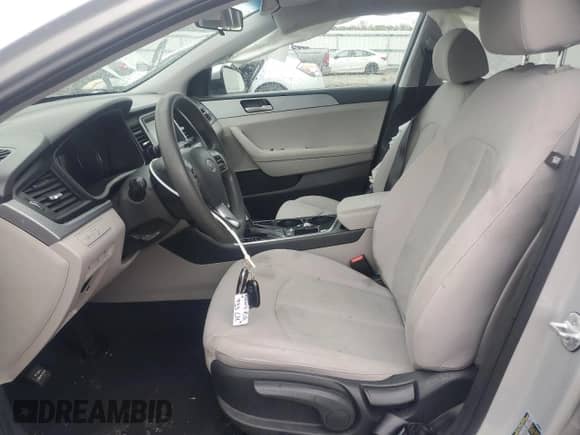 2019 Hyundai Sonata SE с VIN 5NPE24AF7KH779705, выставлен на аукционе Copart как лот 84178935 с пробегом 78 354 миль миль и Списание • Salvage title. История ставок и продаж доступна на DreamBid. Изображение 7.