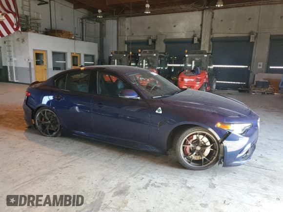 ✅ 2019 Alfa Romeo Giulia Quadrifoglio • VIN: ZARFAMEV1K7600139 • Lot: 90124555. Wystawiony na Copart z przebiegiem 61 821 mil. Bezpłatny archiwum sprzedaży aukcyjnych z USA i szczegółowy raport historii pojazdu na DreamBid. Zdjęcie 4.