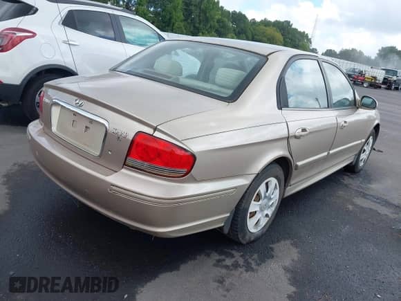 2005 Hyundai Sonata GL с VIN KMHWF25H75A205878, выставлен на аукционе IAAI как лот 42752749 с пробегом 164 357 миль миль и . История ставок и продаж доступна на DreamBid. Изображение 4.