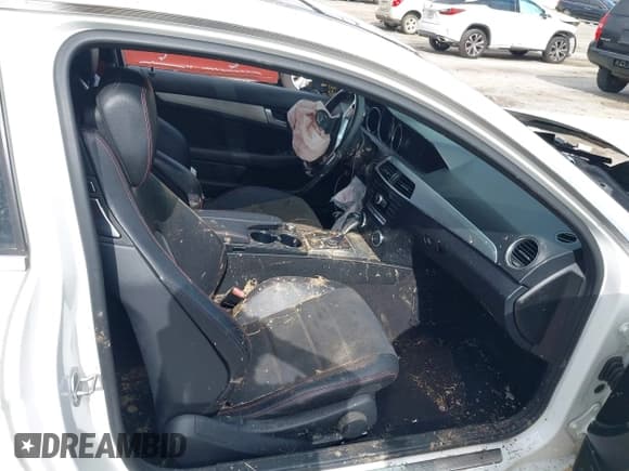 ✅ 2014 Mercedes-Benz C 250 • VIN: WDDGJ4HB8EG299122 • Lot: 42983661. Listed on IAAI with 93,503 mi. Free auction sales archive from the USA and detailed vehicle history report at DreamBid. Image 5.