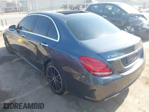 ✅ 2015 Mercedes-Benz C 300 • VIN: 55SWF4JB4FU046665 • Лот: 42940724. Опубликован ранее на IAAI с пробегом 127 801 миль. Бесплатный доступ к архиву аукционных продаж из США и подробный отчёт об истории автомобиля на DreamBid. Изображение 3.