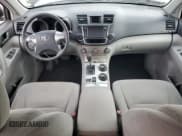 ✅ 2013 Toyota Highlander SE • VIN: 5TDZK3EH8DS133075 • Лот: 84646735. Опубликован ранее на Copart с пробегом 107 877 миль. Бесплатный доступ к архиву аукционных продаж из США и подробный отчёт об истории автомобиля на DreamBid. Изображение 8.