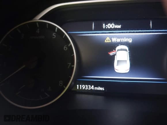 ✅ 2017 Nissan Maxima S • VIN: 1N4AA6AP5HC424631 • Lot: 42202380. Listed on IAAI with 119,334 mi. Free auction sales archive from the USA and detailed vehicle history report at DreamBid. Image 7.