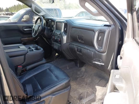 ✅ 2019 Chevrolet Silverado 1500 RST • VIN: 1GCRYEED3KZ301952 • Lot: 42322142. Wystawiony na IAAI z przebiegiem 105 588 mil. Bezpłatny archiwum sprzedaży aukcyjnych z USA i szczegółowy raport historii pojazdu na DreamBid. Zdjęcie 5.