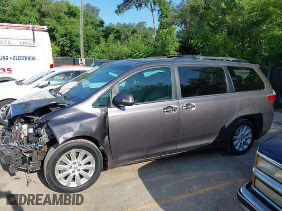 ✅ 2015 Toyota Sienna Limited • VIN: 5TDDK3DC4FS097503 • Lot: 42539623. Listed on IAAI with 139,440 mi. Free auction sales archive from the USA and detailed vehicle history report at DreamBid. Image 15.