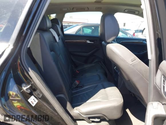 ✅ 2017 Audi Q5 Premium Plus • VIN: WA1L2AFP0HA013977 • Lot: 40137120. Wystawiony na IAAI z przebiegiem 62 834 mil. Bezpłatny archiwum sprzedaży aukcyjnych z USA i szczegółowy raport historii pojazdu na DreamBid. Zdjęcie 8.