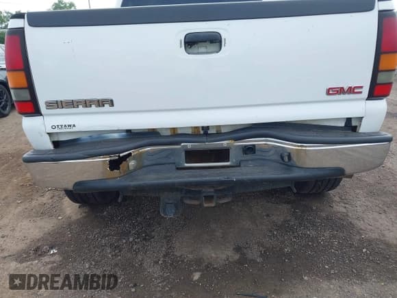 ✅ 2005 GMC Sierra 2500HD SLT • VIN: 1GTHK23255F811576 • Lot: 42496815. Listed on IAAI with 285,652 mi. Free auction sales archive from the USA and detailed vehicle history report at DreamBid. Image 16.