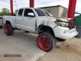 ✅ 2017 Toyota Tacoma SR • VIN: 5TFRX5GN9HX092830 • Lot: 43625030. Wystawiony na IAAI z przebiegiem Nie podano. Bezpłatny archiwum sprzedaży aukcyjnych z USA i szczegółowy raport historii pojazdu na DreamBid. Zdjęcie 1.