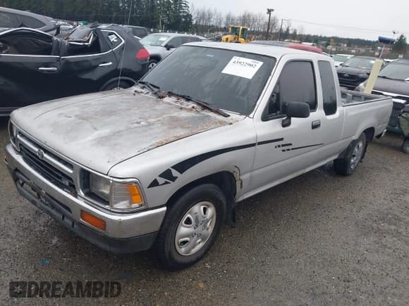 ✅ 1992 Toyota Pickup • VIN: JT4VN93D5N5033001 • Lot: 43922902. Listed on IAAI with 179,974 mi. Free auction sales archive from the USA and detailed vehicle history report at DreamBid. Image 2.