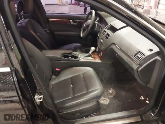 ✅ 2010 Mercedes-Benz C 300 Sport • VIN: WDDGF8BB1AF383851 • Lot: 43780981. Listed on IAAI with 87,742 mi. Free auction sales archive from the USA and detailed vehicle history report at DreamBid. Image 5.