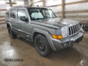 ✅ 2008 Jeep Commander Sport • VIN: 1J8HG48N88C140970 • Lot: 46449405. Wystawiony na Copart z przebiegiem 167 800 mil. Bezpłatny archiwum sprzedaży aukcyjnych z USA i szczegółowy raport historii pojazdu na DreamBid. Zdjęcie 4.