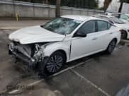 ✅ 2025 Nissan Altima SV • VIN: 1N4BL4DV7SN351125 • Лот: 93734295. Опубликован ранее на Copart с пробегом 22 797 миль. Бесплатный доступ к архиву аукционных продаж из США и подробный отчёт об истории автомобиля на DreamBid. Изображение 1.