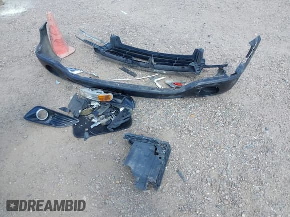 ✅ 2014 Ford Fiesta Titanium • VIN: 3FADP4FJ1EM113793 • Lot: 43384703. Wystawiony na IAAI z przebiegiem Nie podano. Bezpłatny archiwum sprzedaży aukcyjnych z USA i szczegółowy raport historii pojazdu na DreamBid. Zdjęcie 12.