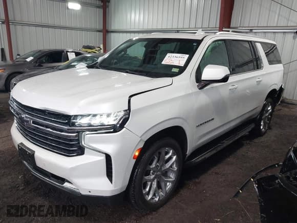 ✅ 2022 Chevrolet Suburban LT • VIN: 1GNSKCKD7NR235784 • Lot: 42336595. Listed on IAAI with 71,125 mi. Free auction sales archive from the USA and detailed vehicle history report at DreamBid. Image 17.