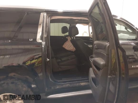 ✅ 2015 Chevrolet Suburban LT • VIN: 1GNSKJKC9FR686227 • Lot: 43595825. Wystawiony na IAAI z przebiegiem 171 806 mil. Bezpłatny archiwum sprzedaży aukcyjnych z USA i szczegółowy raport historii pojazdu na DreamBid. Zdjęcie 8.