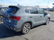 ✅ 2024 Volkswagen Taos SE • VIN: 3VVEX7B20RM026036 • Lot: 43571592. Wystawiony na IAAI z przebiegiem 39 023 mil. Bezpłatny archiwum sprzedaży aukcyjnych z USA i szczegółowy raport historii pojazdu na DreamBid. Zdjęcie 4.