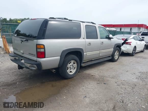 ✅ 2004 Chevrolet Suburban LT • VIN: 1GNFK16Z14J246188 • Lot: 43318864. Listed on IAAI with 220,765 mi. Free auction sales archive from the USA and detailed vehicle history report at DreamBid. Image 4.